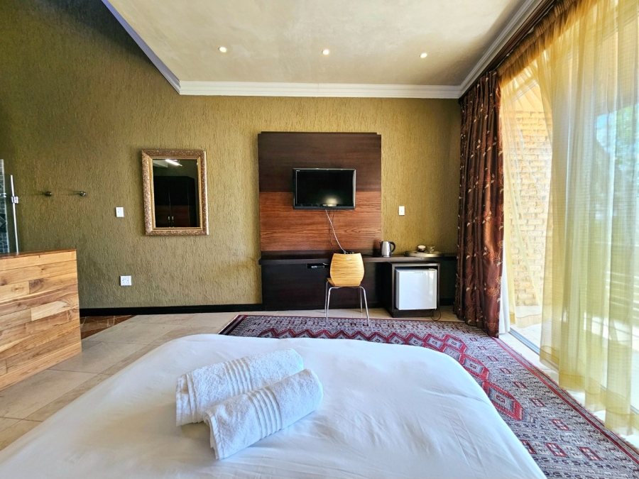 8 Bedroom Property for Sale in Waverley Free State